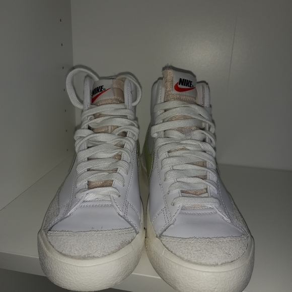 Nike - Picture 2 of 3